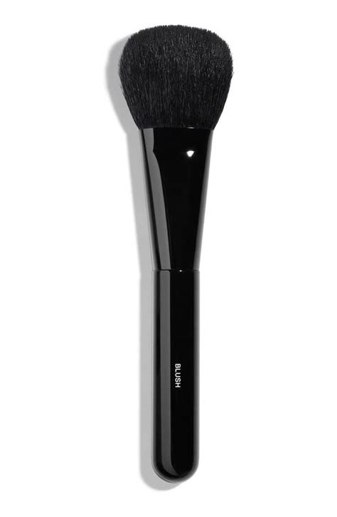 chanel les pinceaux de chanel blush brush|Chanel brush no 102.